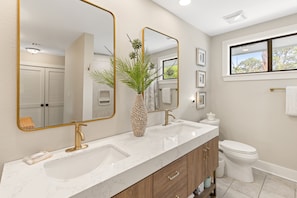 House, 4 Bedrooms | Bathroom | Towels - 418 Linkside Drive 4 Bedroom Home by RedAwning (Miramar Beach)