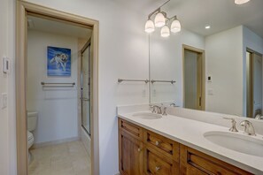 Condo, 2 Bedrooms | Bathroom | Towels, shampoo - 2br In The Seasons At Arrowhead-vaulted Ceilings 2 Bedroom Condo by RedAwning (Edwards)