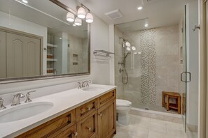 Condo, 2 Bedrooms | Bathroom | Towels, shampoo - 2br In The Seasons At Arrowhead-vaulted Ceilings 2 Bedroom Condo by RedAwning (Edwards)