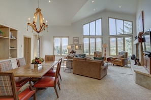 Condo, 2 Bedrooms | Living room | Stereo