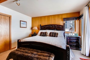 Condo, 2 Bedrooms - Ski-in/ski-out 2 Br - Sleeps 6 People 2 Bedroom Condo by RedAwning (Crested Butte)