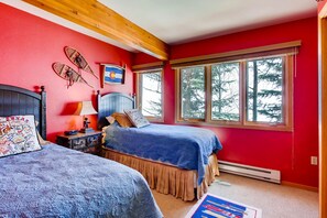 2 bedrooms, free WiFi - Ski-in/ski-out 2 Br - Sleeps 6 People 2 Bedroom Condo by RedAwning (Crested Butte)