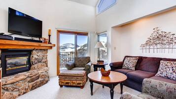 Kondominium, 5 kamar tidur | Ruang keluarga