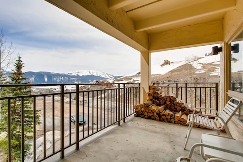 View Of Red Mountain From 2 Br  2 Bedroom Condo - No Cleaning Fee! by RedAwning