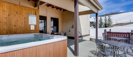 Bañera de hidromasaje exterior