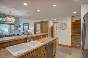 Condo, 3 Bedrooms | Private kitchen | Fridge, microwave, oven, stovetop - Arrowhead Village 310PC - 2 Br Condo (Edwards)