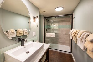 Appart'hôtel, 2 chambres | Salle de bain