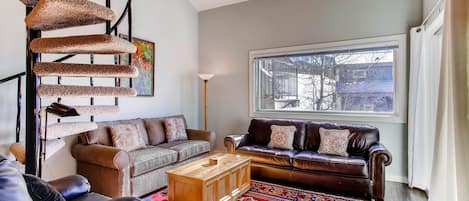 Condo, 2 Bedrooms | Living area