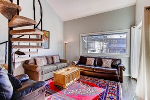 Condo, 2 Bedrooms | Living area