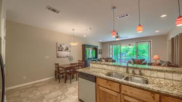 Condo, 3 Bedrooms | Private kitchen | Fridge, microwave, oven, stovetop