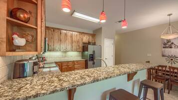 Condo, 3 phòng ngủ | Bếp riêng | Tủ lạnh, lò vi sóng, lò nướng, bếp nấu