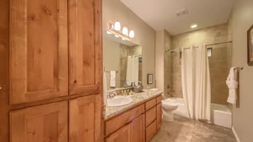 Condo, 3 Bedrooms | Bathroom | Towels