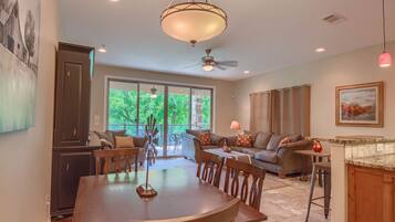 Condo, 3 phòng ngủ | Khu ăn uống