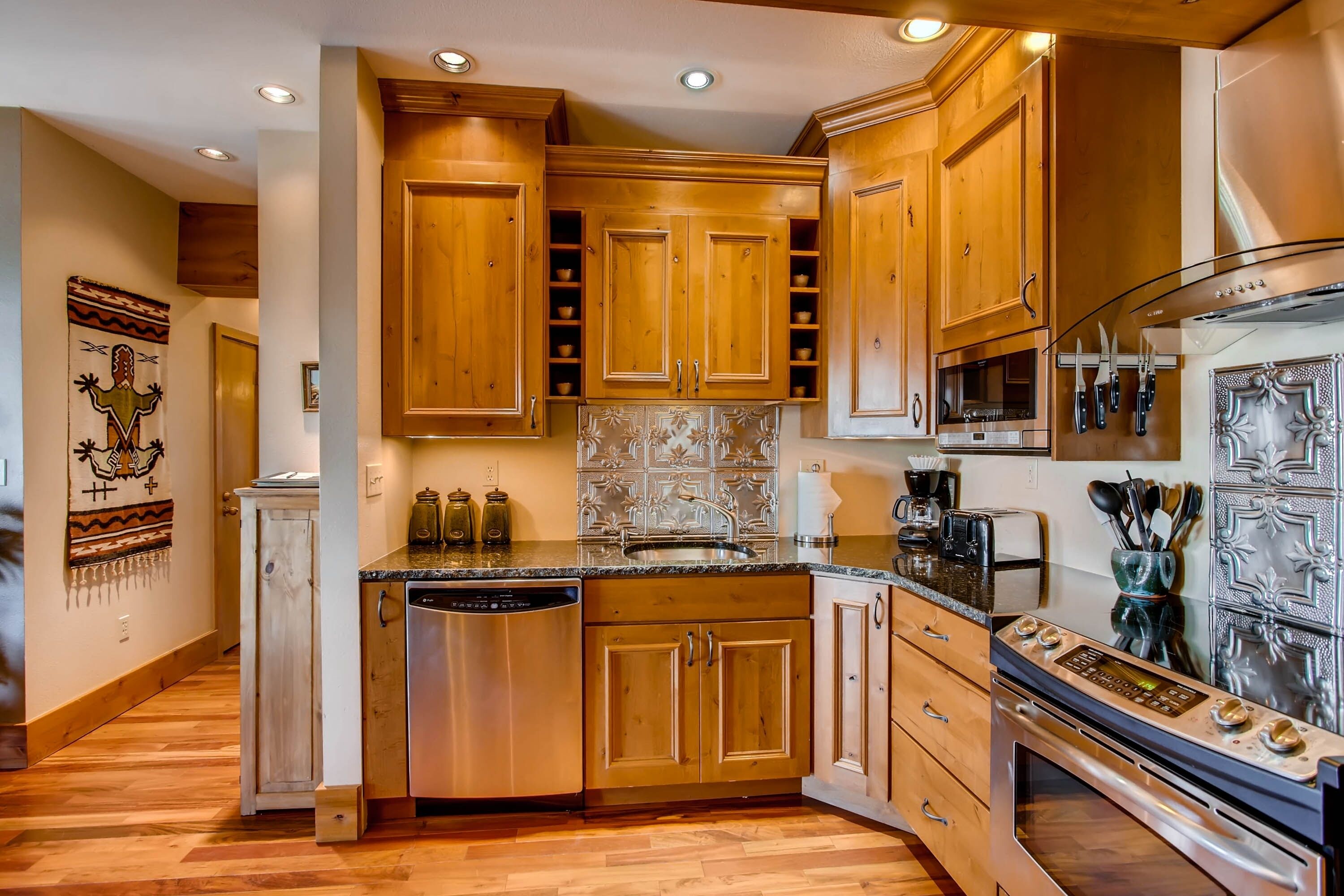 Condo, 3 Bedrooms | Private kitchen | Oven, coffee/tea maker