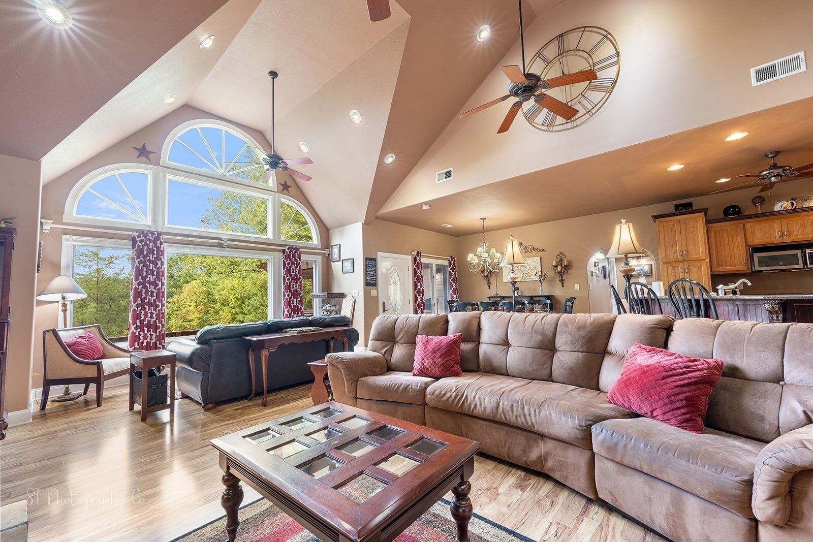 Chalet, 2 Bedrooms | Living area