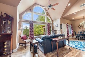 Chalet, 2 Bedrooms | Living area