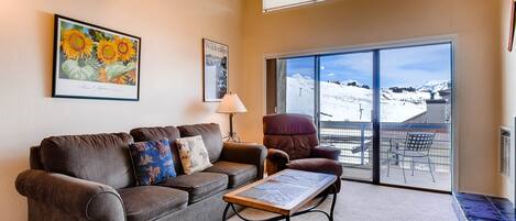 Condo, 1 Bedroom | Living area