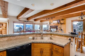 Condo, 3 Bedrooms | Private kitchen