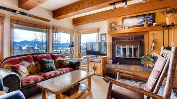 Kondominium, 3 kamar tidur | Ruang keluarga