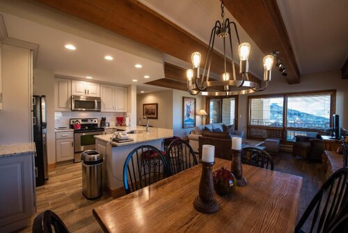 Mountain-contemporary 2 Br  2 Bedroom Condo - No Cleaning Fee! by RedAwning