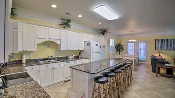 Villa, Multiple Beds (Spring Deal$! Ocean Views-Golfers, Fa) | Private kitchen | Freezer