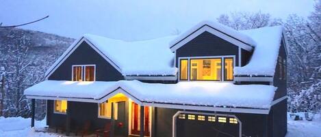 Apartment, Multiple Beds (Secluded 6 Acre Property - Large Grou) | Front of property