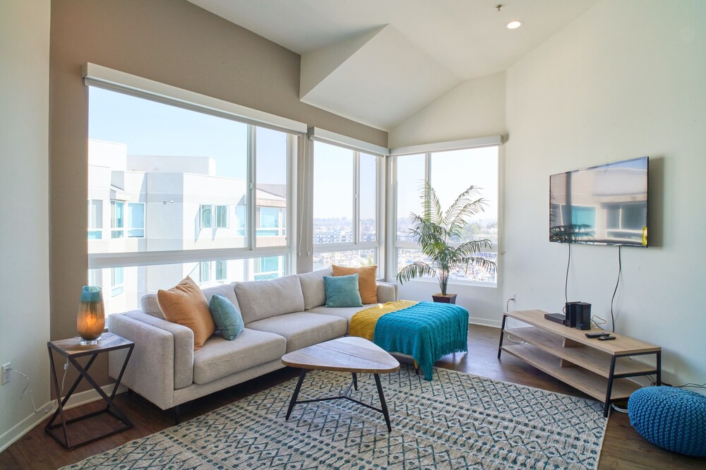 Amazing Waterfront Marina View 1 Bed Apt by the HARBOR - Venice Beach