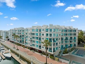 المنشأة من الخارج