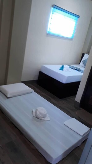 ห้องซิงเกิล (Budget) | เครื่องนอนระดับพรีเมียม, มินิบาร์, ตกแต่งพิเศษโดยเฉพาะ, ผ้าม่านกันแสง