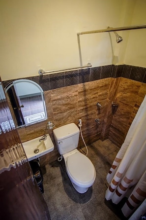 Bathroom - Casavecino Bed & Breakfast (Daraga)