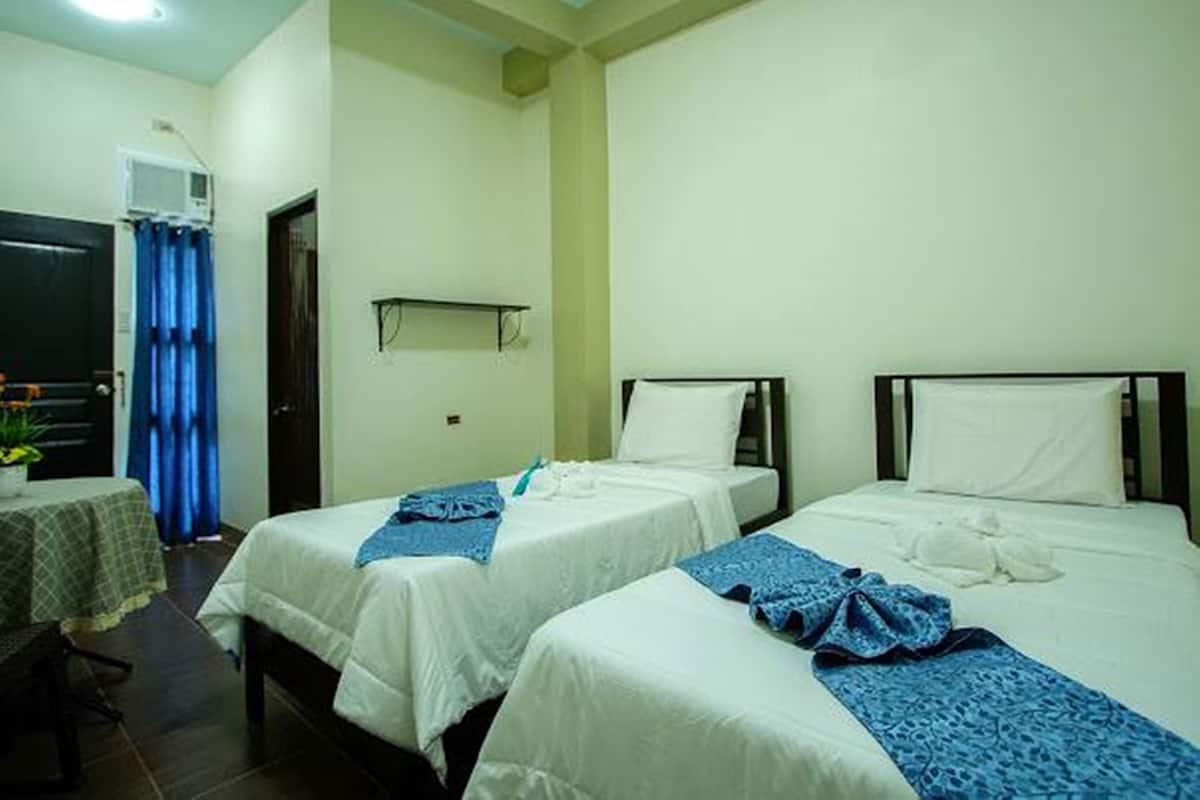 Ropa de cama de alta calidad, minibar y cortinas blackout 