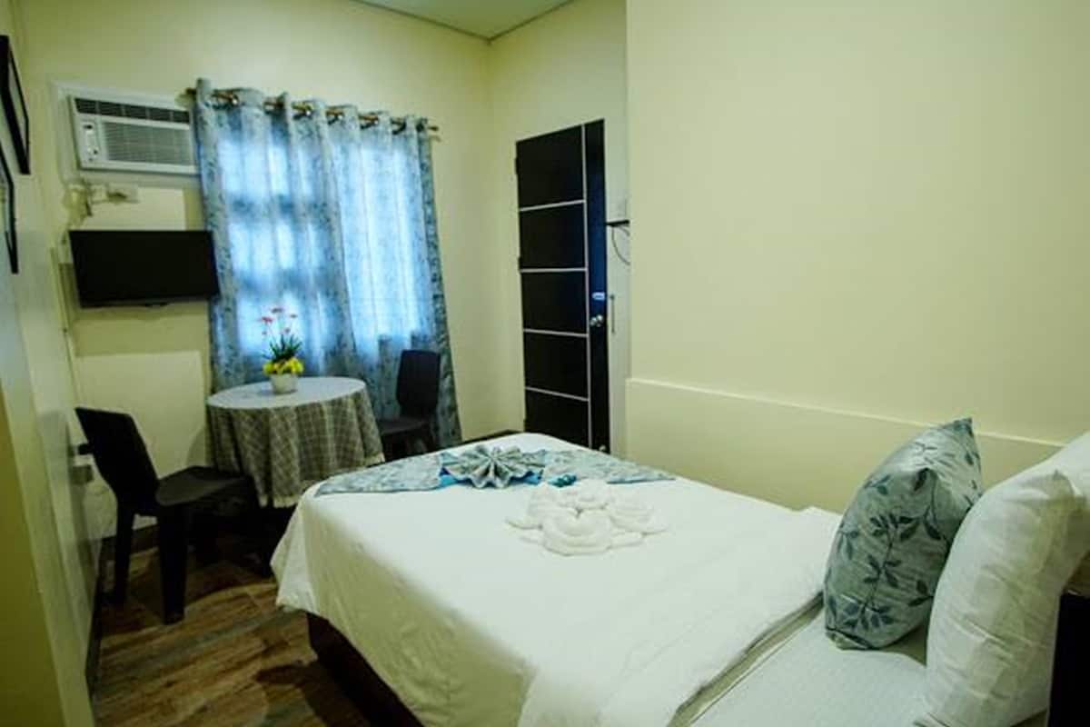 Ropa de cama de alta calidad, minibar y cortinas blackout 