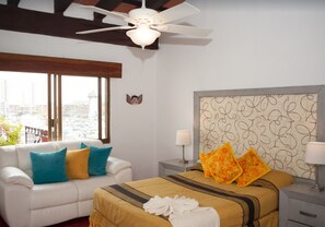 Penthouse - 4 Bedrooms | Egyptian cotton sheets, premium bedding, blackout drapes