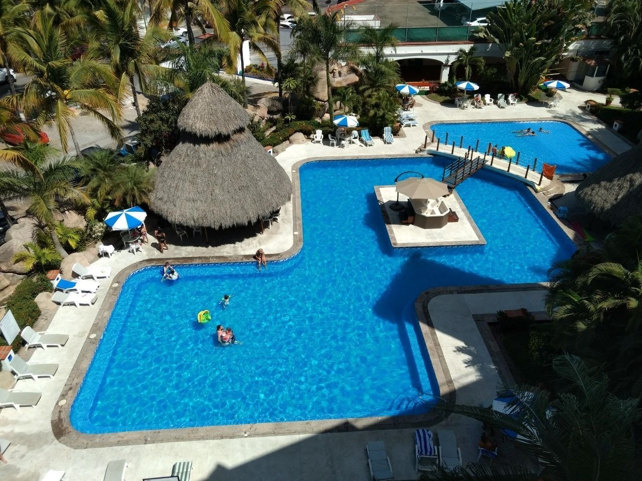 2 piscines extérieures