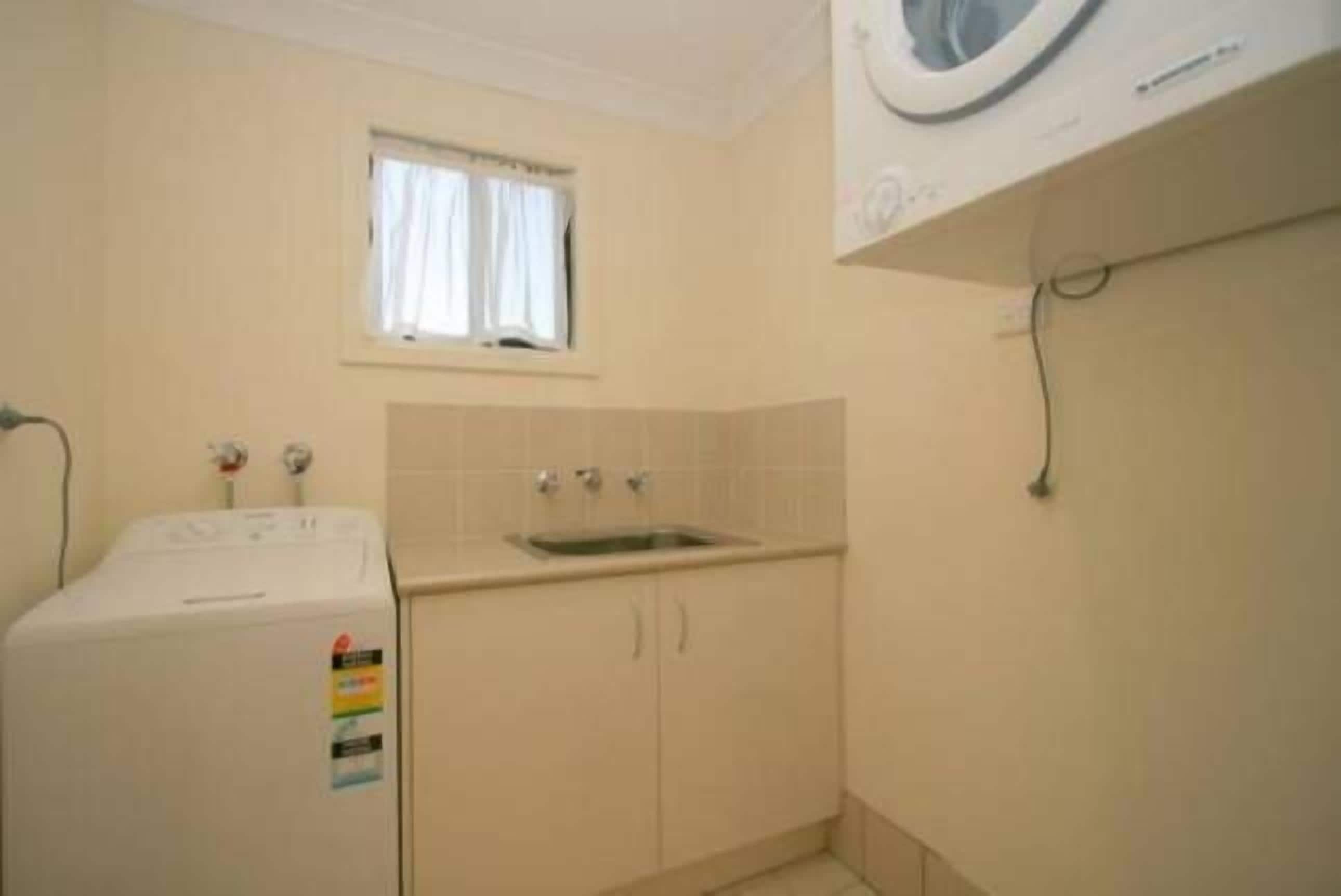 Alaska 1- Great lake & mountain views — image 2