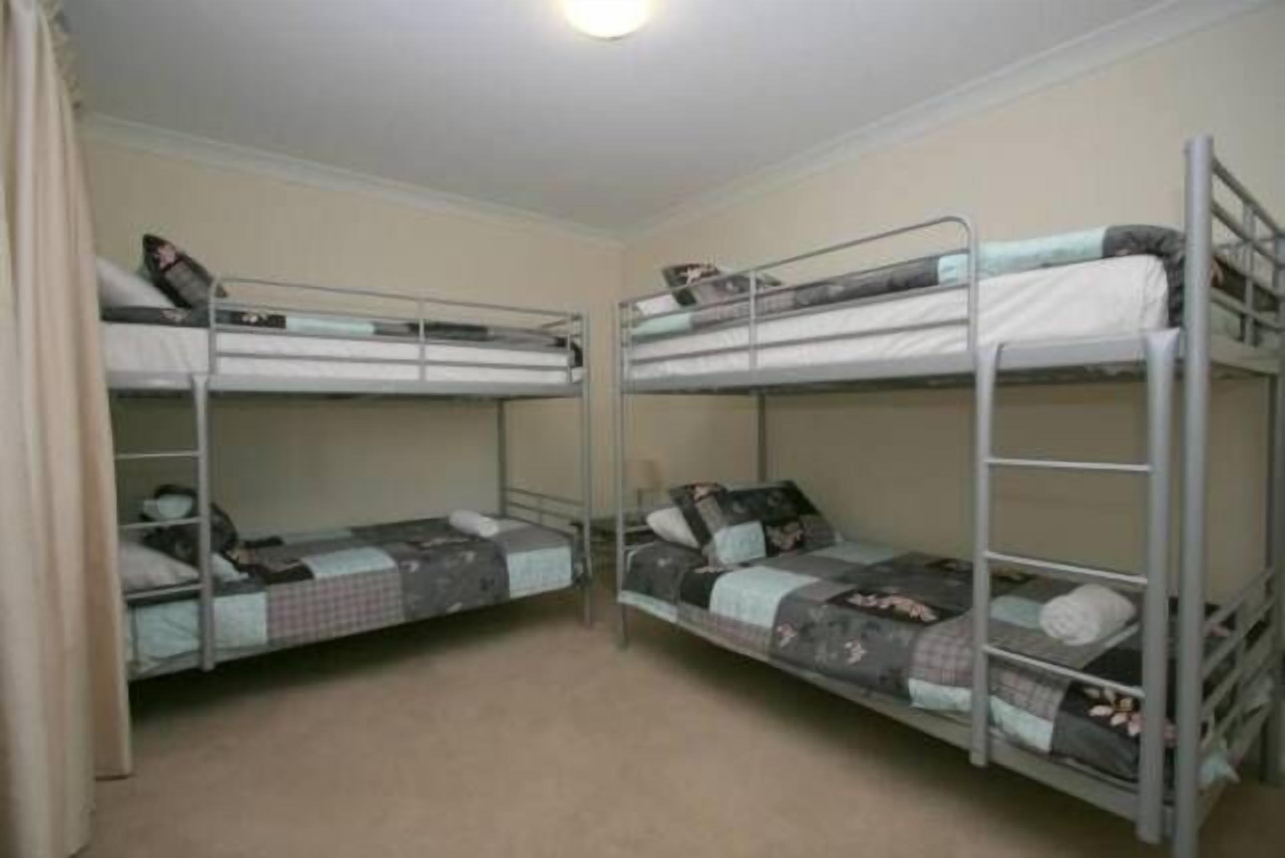 Alaska 1- Great lake & mountain views — image 11