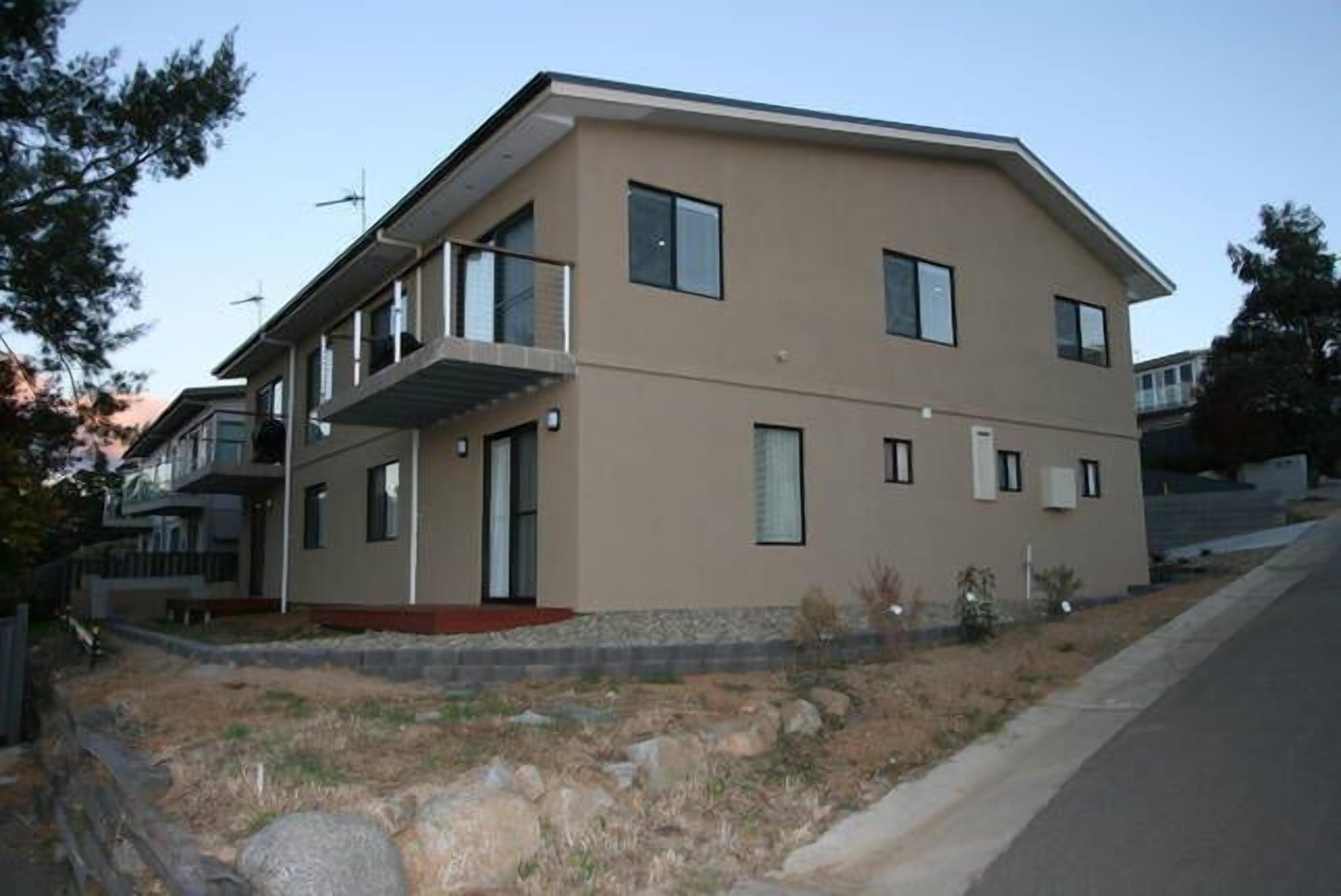 Alaska 1- Great lake & mountain views — image 15