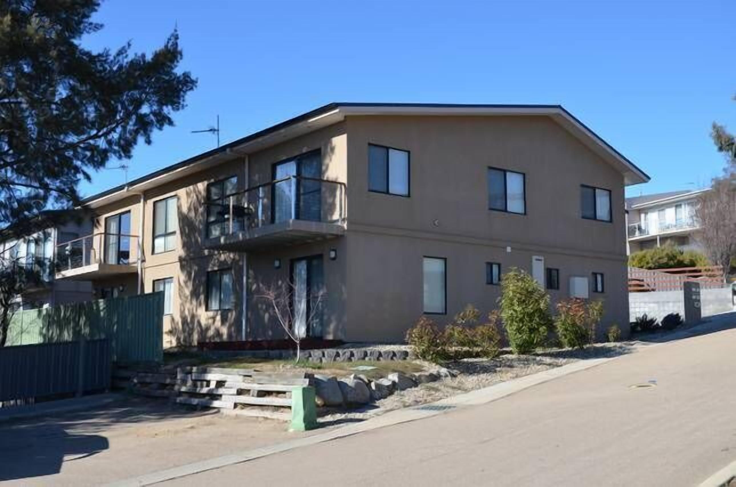 Alaska 1- Great lake & mountain views — image 18