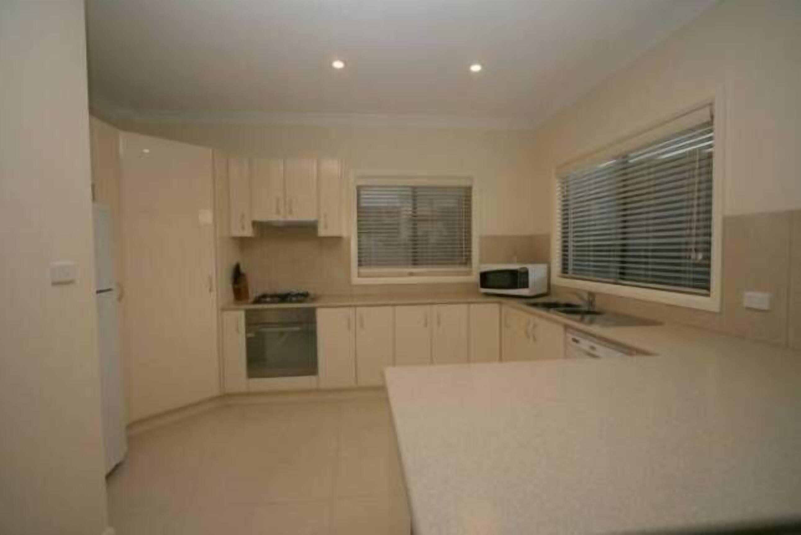 Alaska 1- Great lake & mountain views — image 5