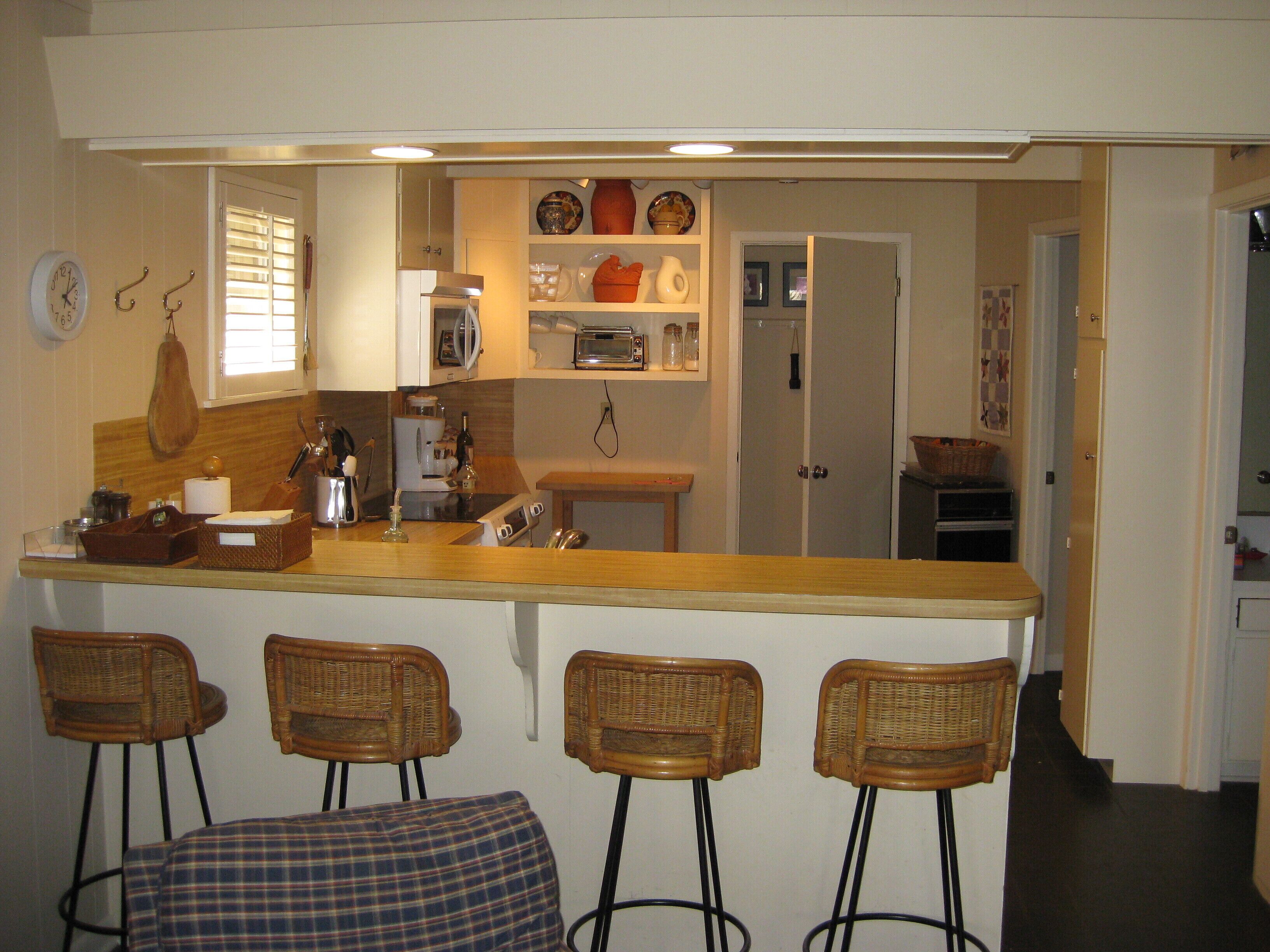 Close in Lake Austin lake front setting, family friendly home, not a party venue