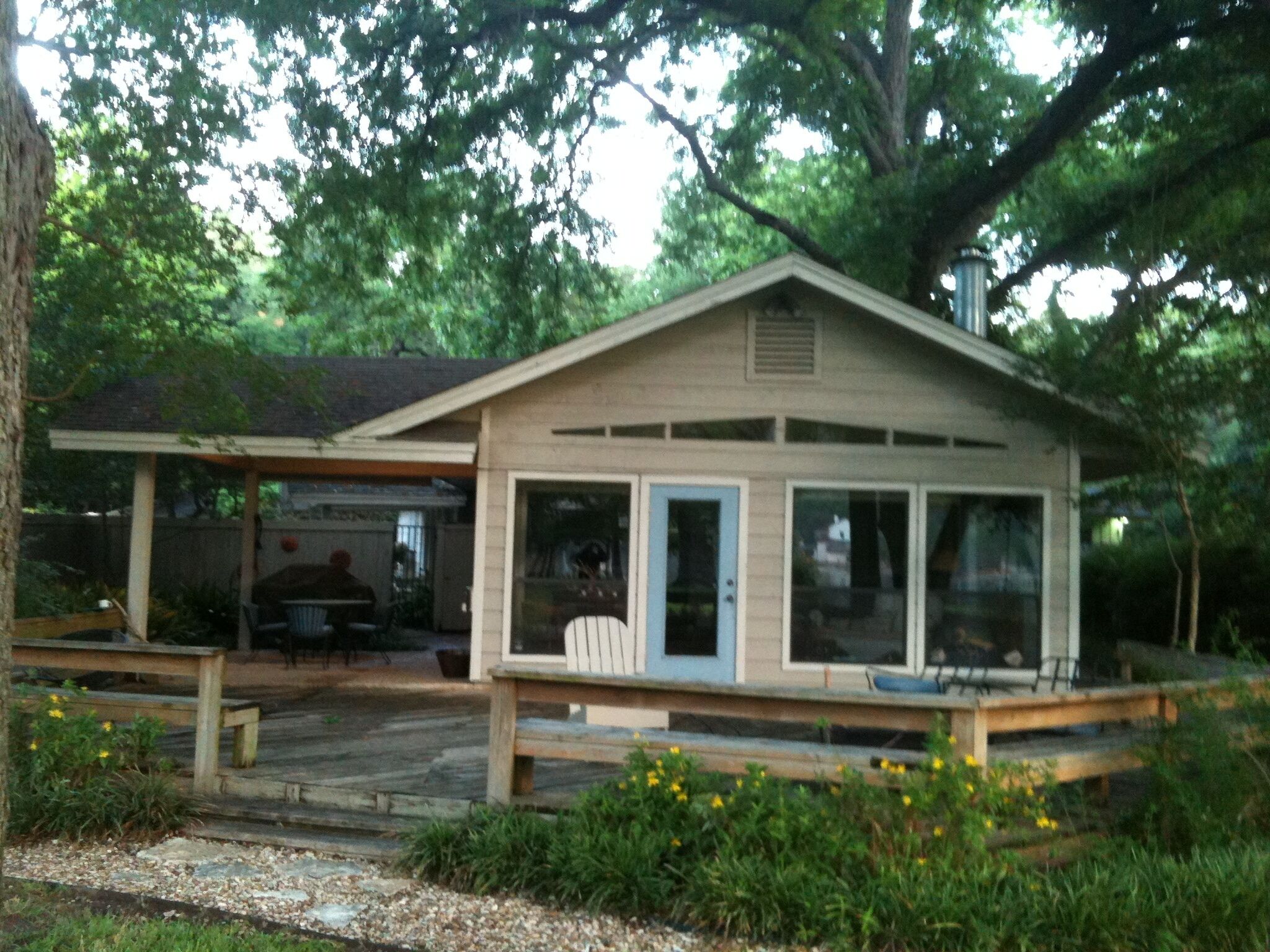 Close in Lake Austin lake front setting, family friendly home, not a party venue