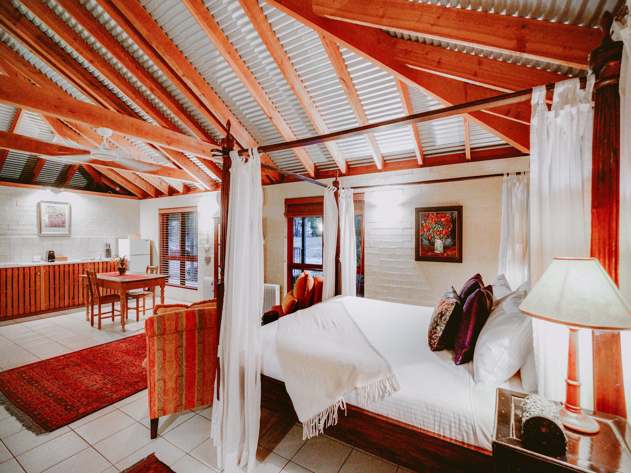 Billabong Moon - Sunset Ridge Cottage