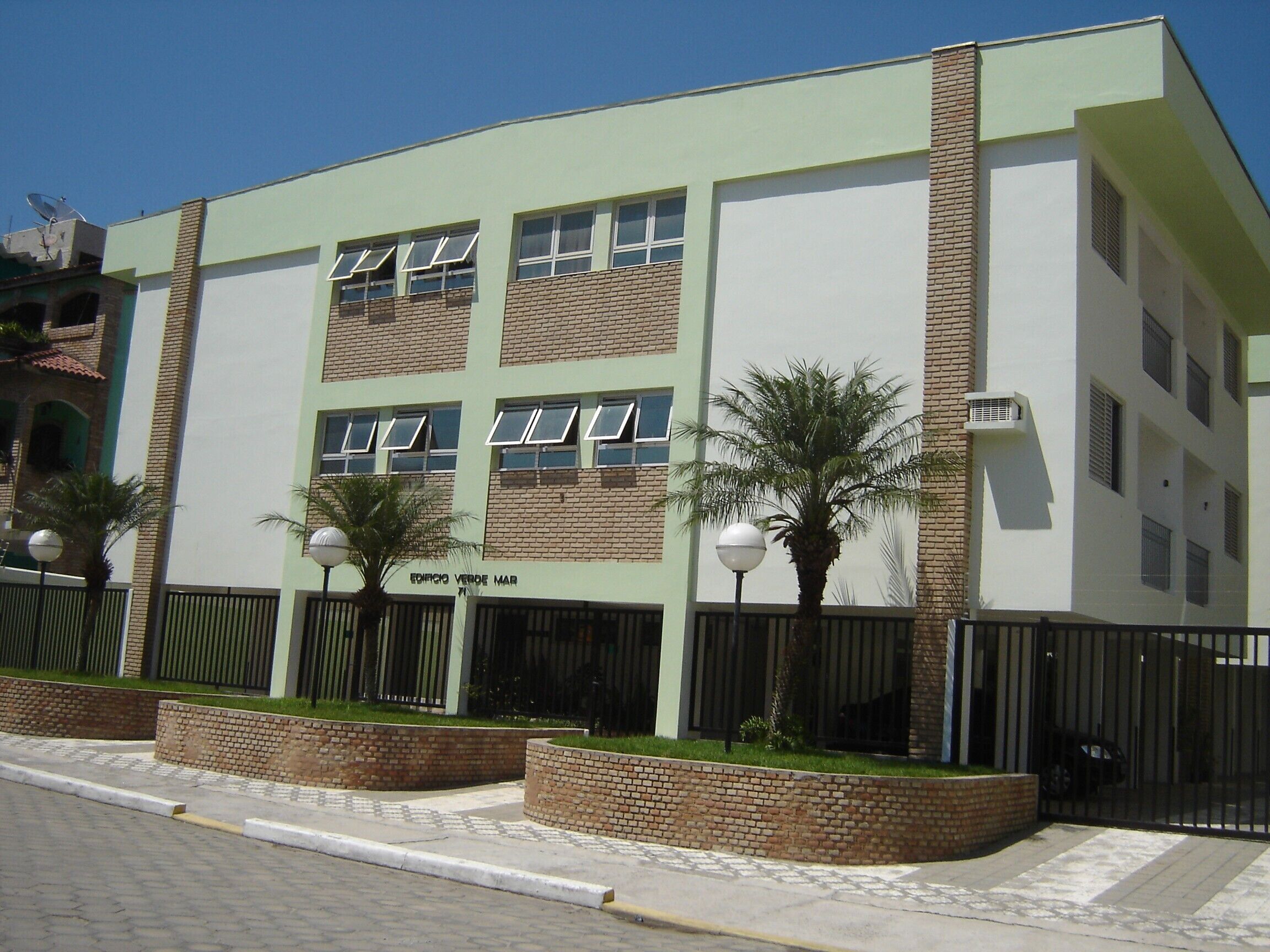 Three apartments 1 bedroom in Praia Grande 60m Beach.