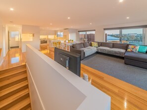 House, 4 Bedrooms | Living area | Flat-screen TV, DVD player - 7 Boardwalk Lakeside in Cowes (Cowes)