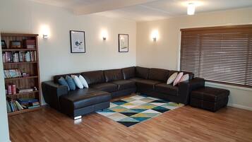 House, 4 Bedrooms | Living area | Flat-screen TV, DVD player