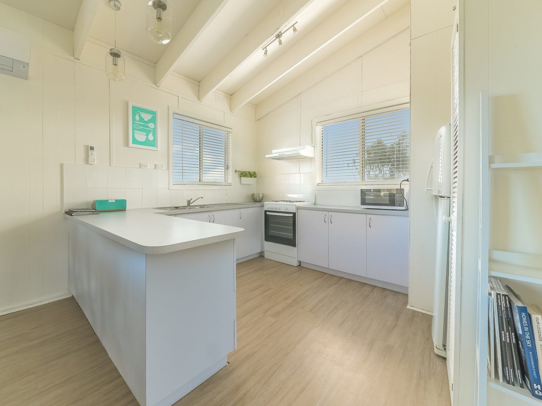 House, 4 Bedrooms | Private kitchen | Full-sized fridge, microwave, oven, stovetop