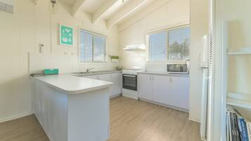 House, 4 Bedrooms | Private kitchen | Full-sized fridge, microwave, oven, stovetop