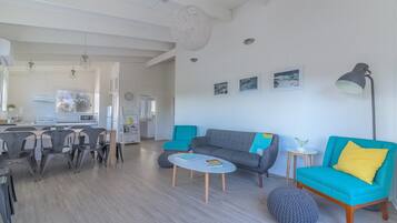 House, 4 Bedrooms | Living area | Flat-screen TV, DVD player