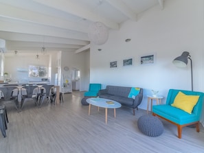 House, 4 Bedrooms | Living area | Flat-screen TV, DVD player