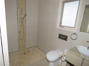 House, 3 Bedrooms | Bathroom